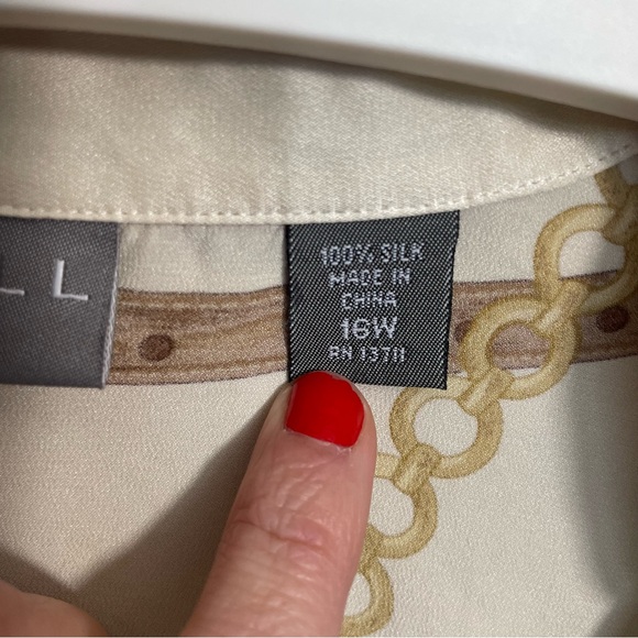 Kate Hill 100% Silk blouse button down - Picture 8 of 9